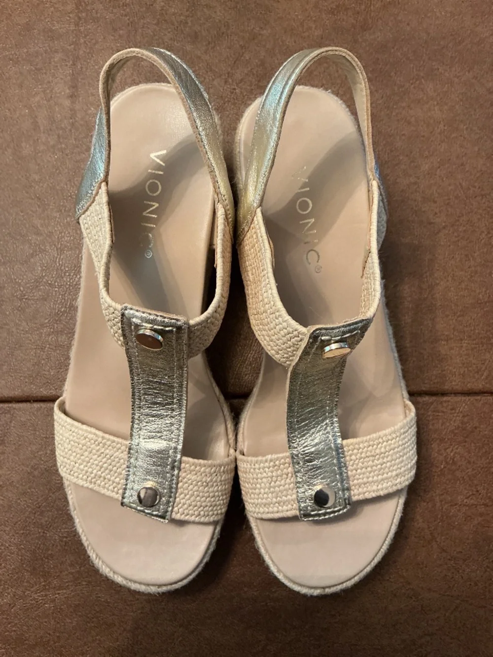 NWOB Pair of Vionic Comfort Sandals Espadrille in Metallic GOLD and Sand Sz 6.5
